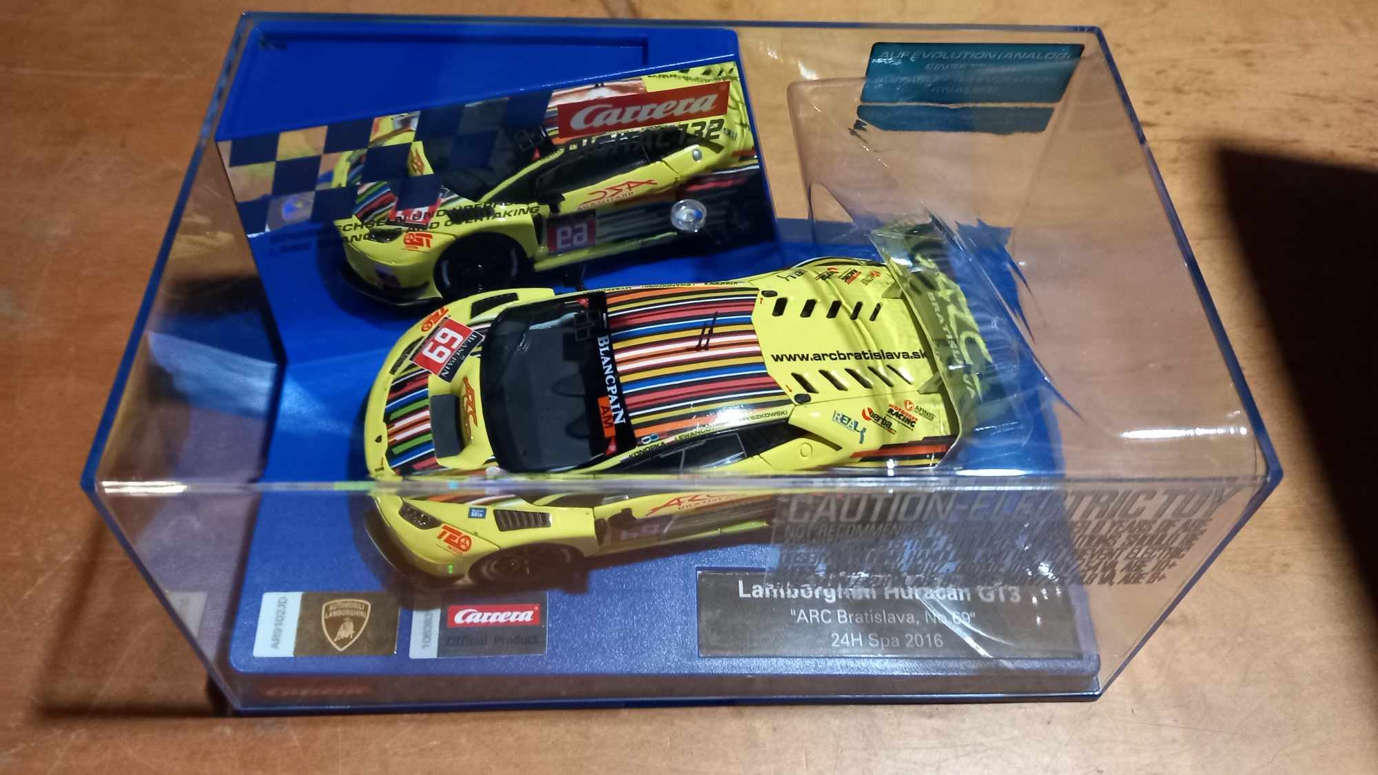 Circuit Carrera Voiture Lamborghini Huracán GT3 - Échelle 1:32 ARC Bratislava No.69 - Analogique Carrera Go