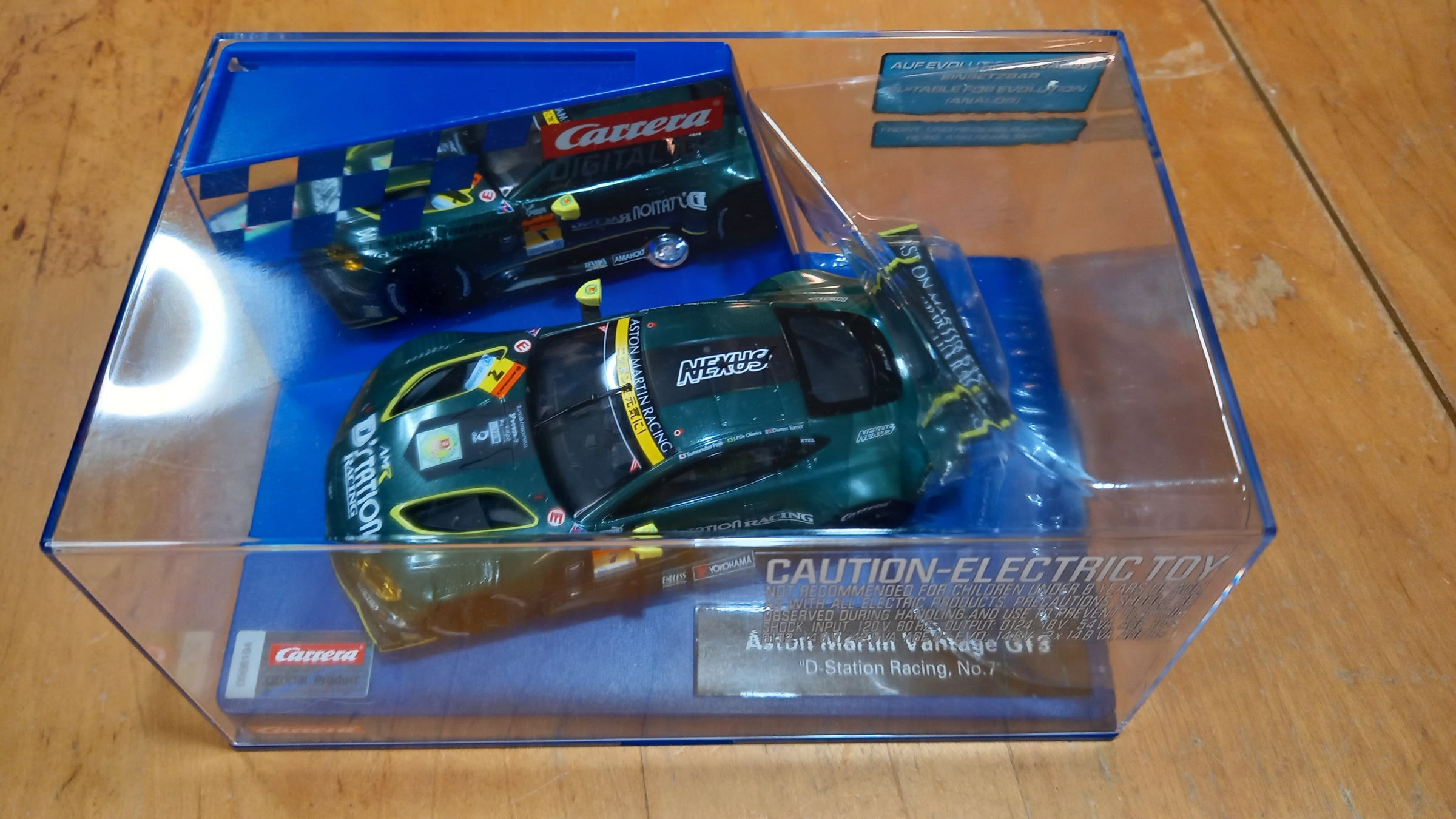 Carrera DIGITAL 132 - Aston Martin Vantage GT3 D-Station Racing