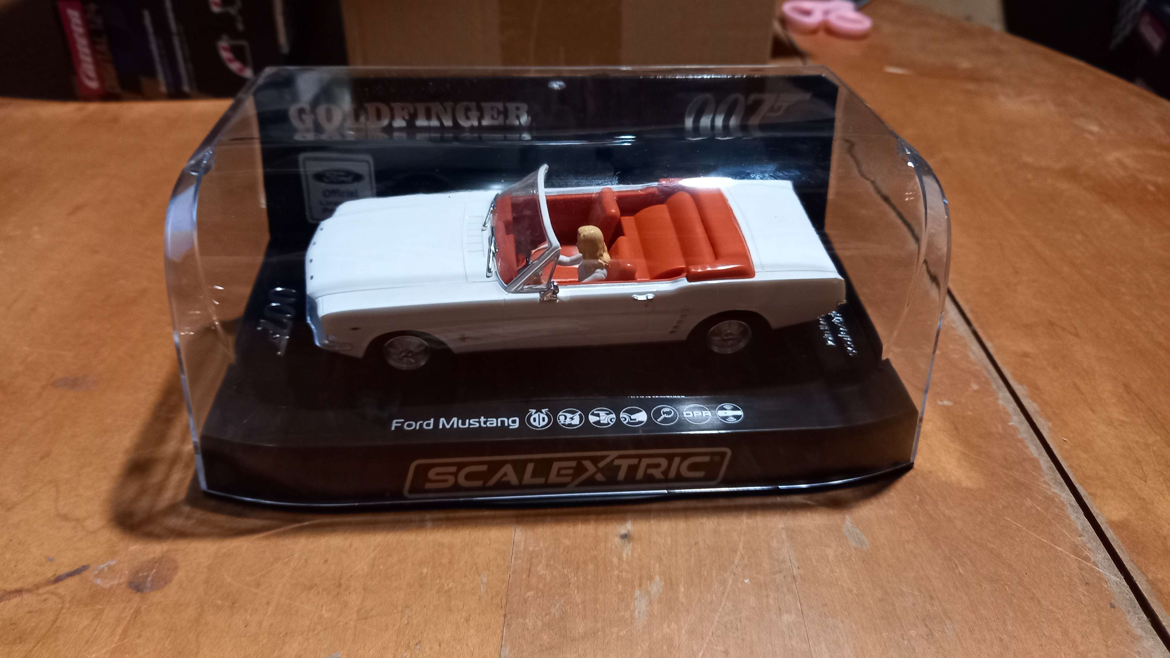 Voiture Slot Carrera Ford Mustang – Goldfinger James Bond 007 – Échelle 1:32